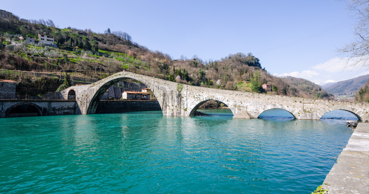 Ponte-della-Maddalena---Ponte-del-Diavolo--Vale-do-Serchio-ToscanaLucca-7-.png Vista da Ponte della Maddalena ou Ponte del Diavolo em Borgo a Mozzano.